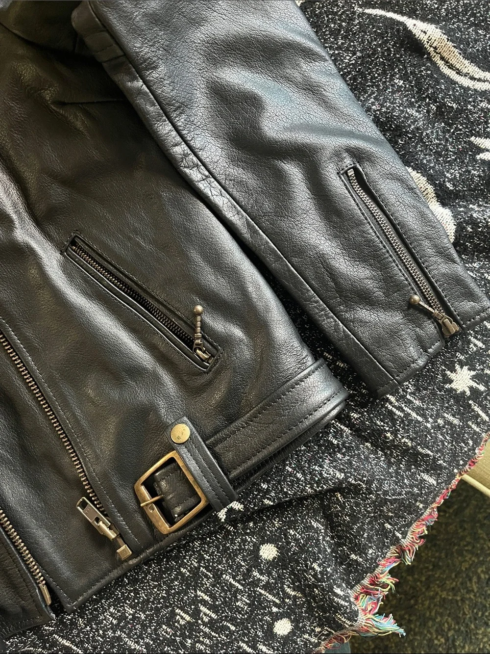Leather jacket - Picture 3 of 10